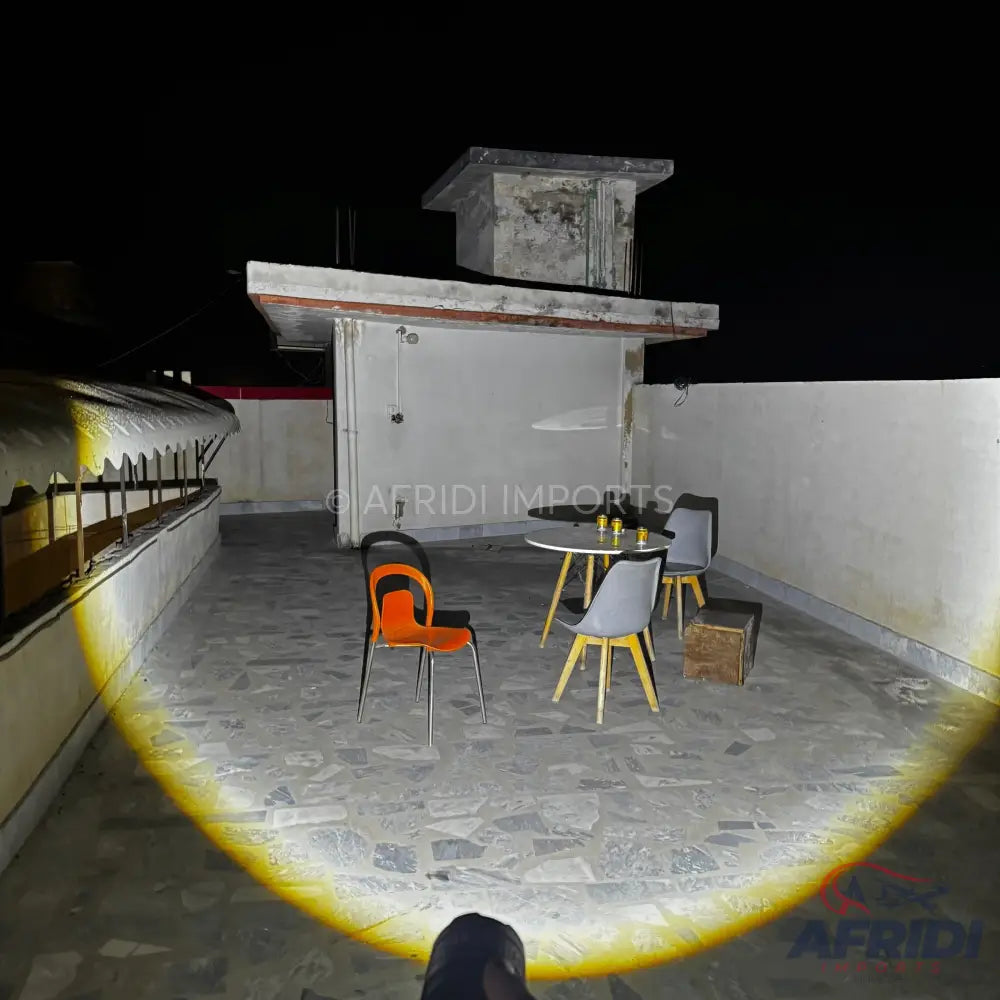 2KM Powerful Zooming Flashlight - UK Lot