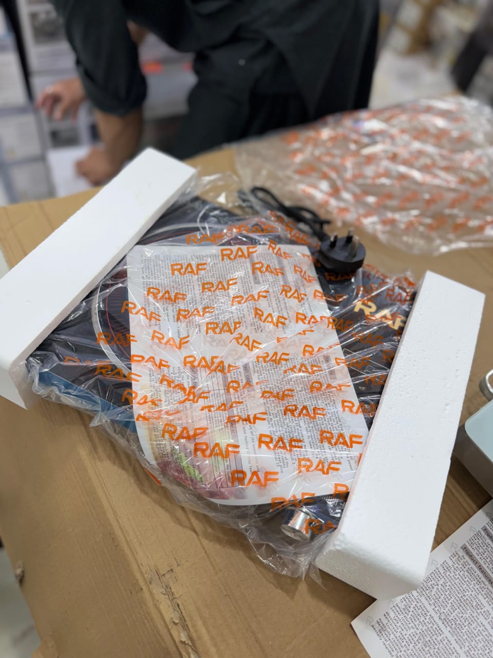 RAF R-8003 Electric Stove – 3500W